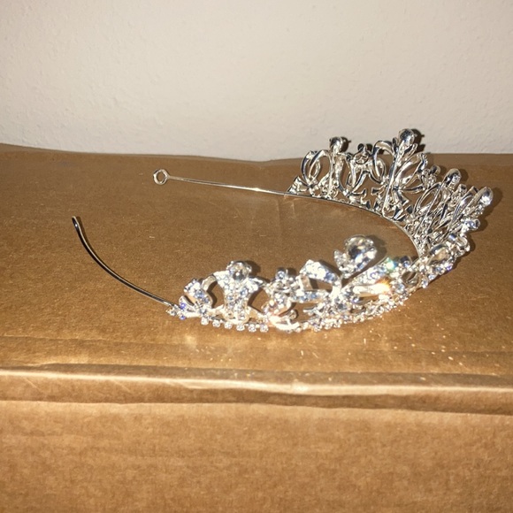 Crown - Picture 3 of 4